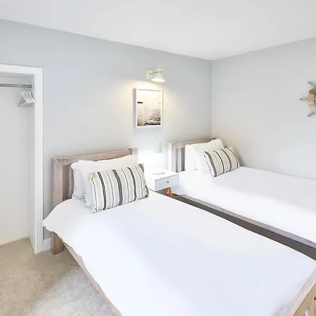 Host & - Retreat Apartment